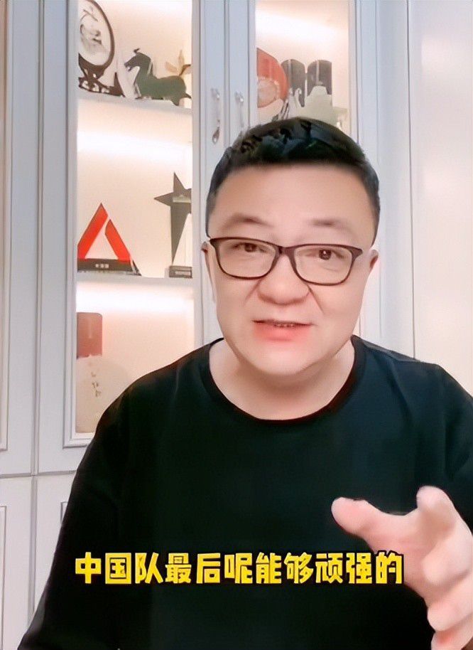 全新镜头中，金刚被送往大雪纷飞的寒冷之境，又掉落于神秘地带，究竟他经历了什么奇遇，又会对战果造成怎样的影响呢？3月26日，双王争霸点燃大银幕，一切悬念静待揭晓！而;我也想继续陪你长大，但只能到这了的话语，无奈中，既有浓浓的不舍，也有淡淡的释然